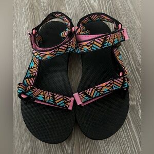 Teva Womens  7 Original Universal Sandal Boomerang Pink Lemonade